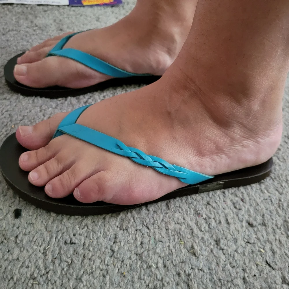 EUC Old navy flip flops